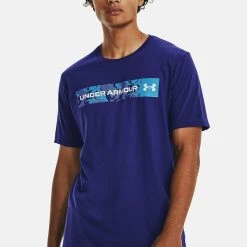 Under Armour SHORT SLEEVE CAMO CHEST STRIPE - Koszulka Sportowa - Sonar Blue