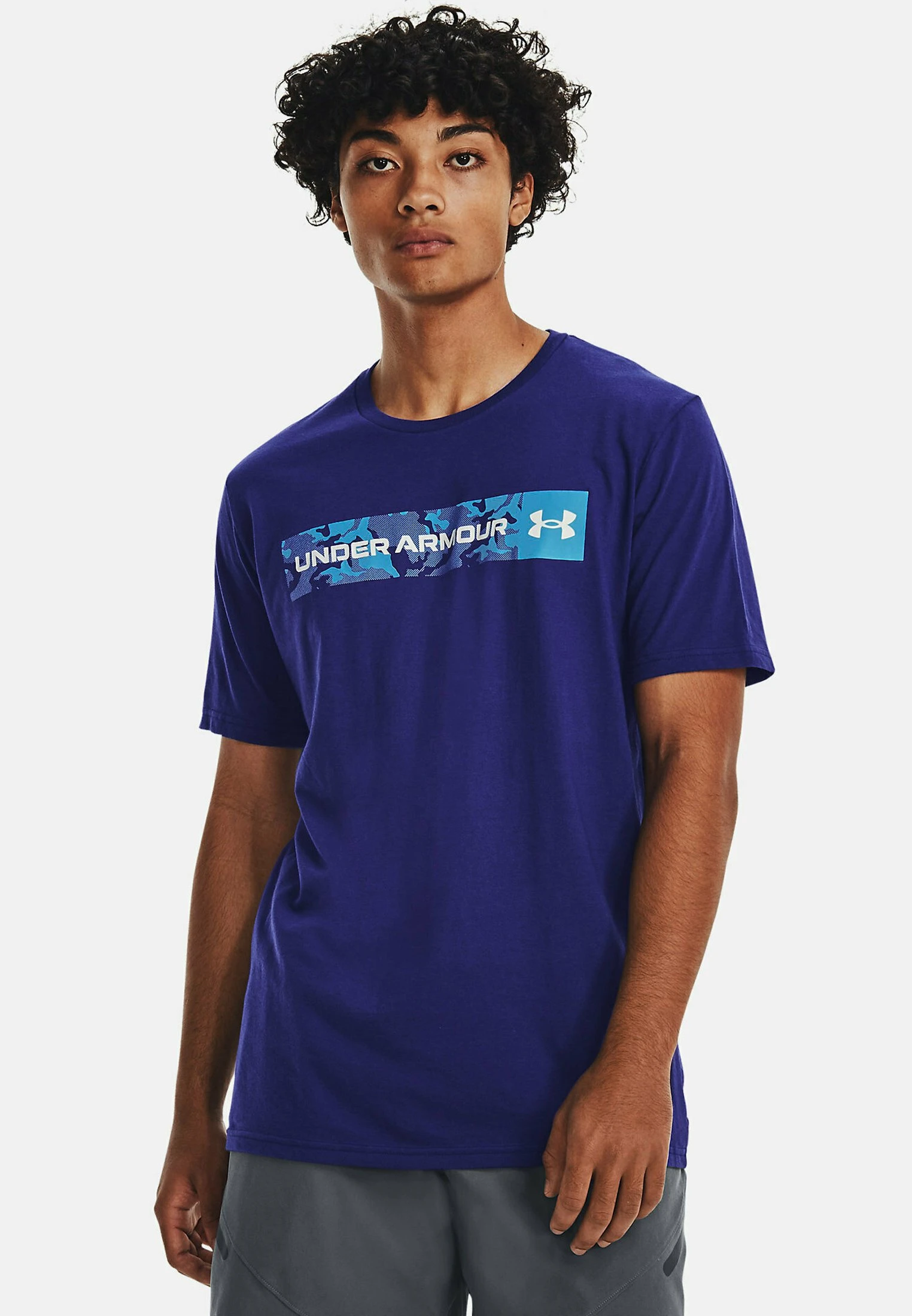Under Armour SHORT SLEEVE CAMO CHEST STRIPE - Koszulka Sportowa - Sonar Blue 1 Under Armour SHORT SLEEVE CAMO CHEST STRIPE - Koszulka Sportowa - Sonar Blue
