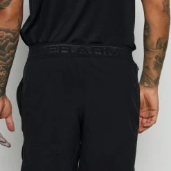 Under Armour STRETCH - Krótkie Spodenki Sportowe - Black/metallic Solder -Under Armour shop b35be28129e94cb7b4b1e423b05bfafb scaled