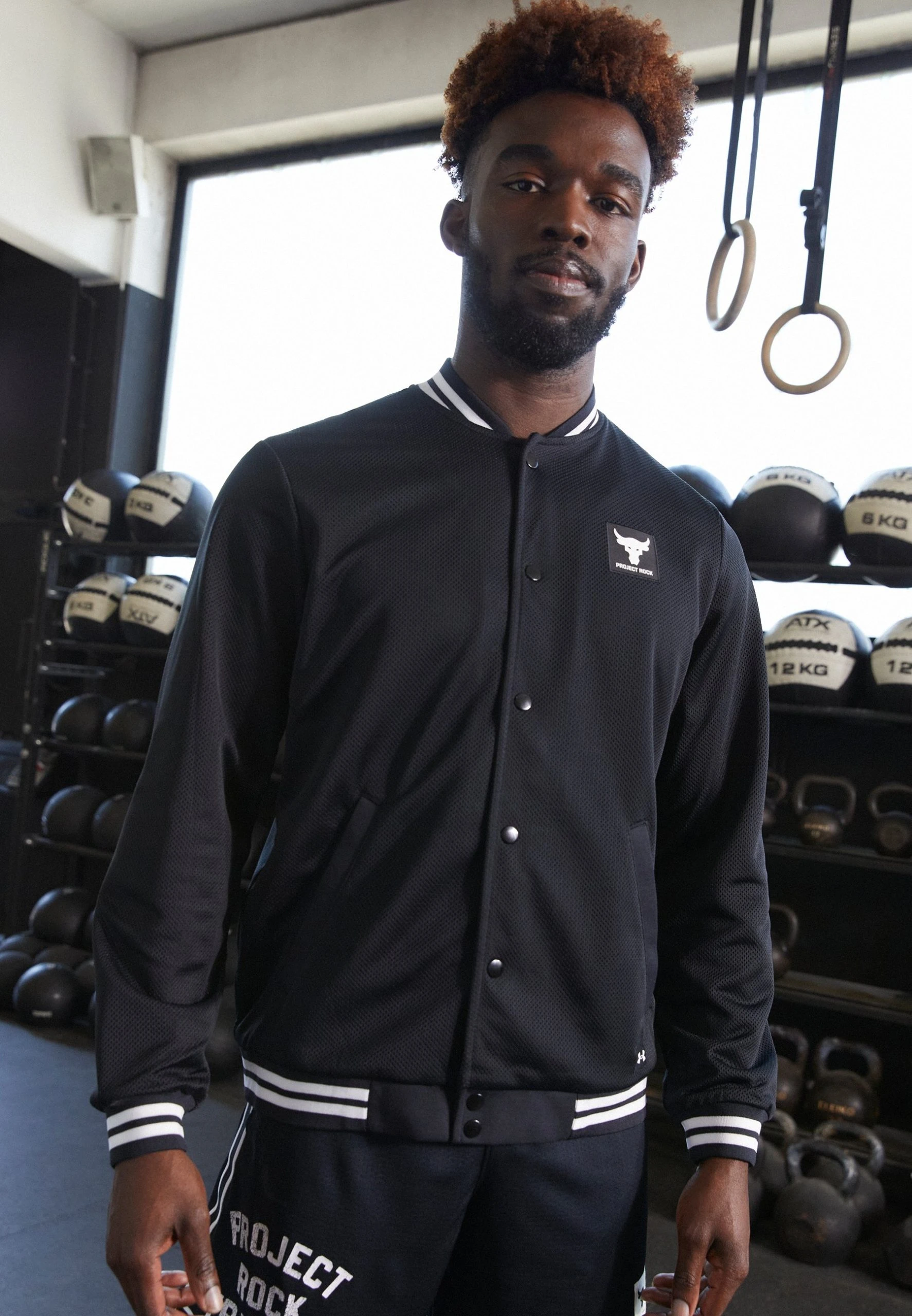 VARSITY JACKET - Kurtka Outdoor - black/white/white Under Armour VARSITY JACKET - Kurtka Outdoor - Black/white/white -Under Armour shop b4ab541f9848419a930eb37170091c3a scaled