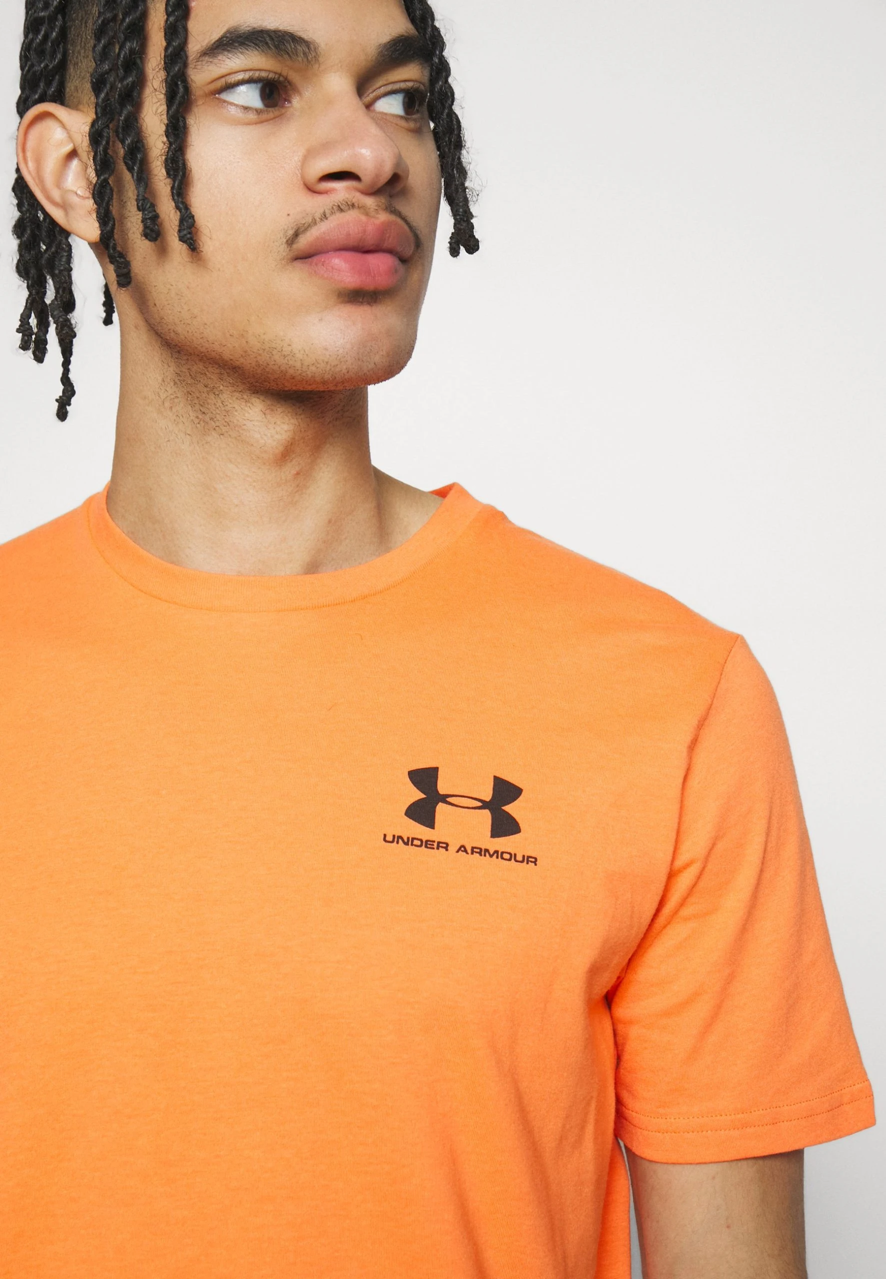 SPORTSTYLE - T-shirt basic - frosted orange Under Armour SPORTSTYLE - T-shirt Basic - Frosted Orange -Under Armour shop b4e3d3ff39994b38867ab23be2699d61 scaled