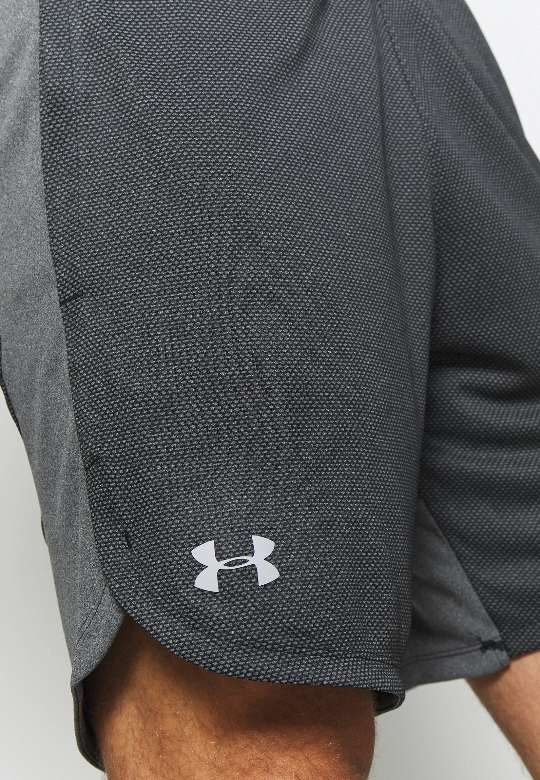 TRAINING SHORTS - Krótkie spodenki sportowe - black/mod gray Under Armour TRAINING SHORTS - Krótkie Spodenki Sportowe - Black/mod Gray -Under Armour shop b713145ef791428b88e300cf84b75543 scaled