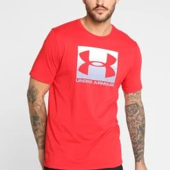 Under Armour BOXED STYLE - T-shirt Z Nadrukiem - Red/steel