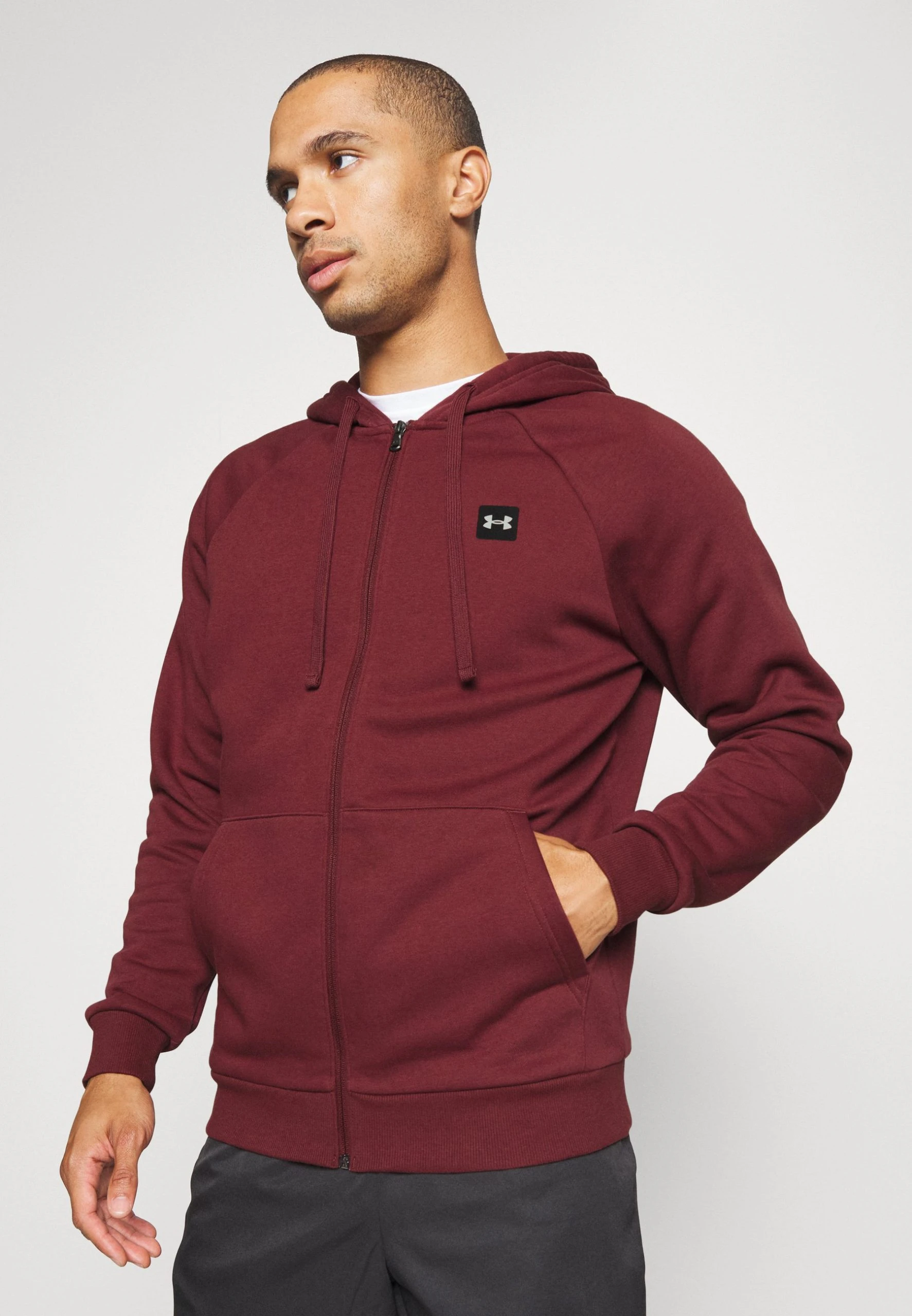 RIVAL HOODIE - Bluza rozpinana - chestnut red/onyx white Under Armour RIVAL HOODIE - Bluza Rozpinana - Chestnut Red/onyx White -Under Armour shop bcb43d9faf9d47919682c33bad099f82 scaled