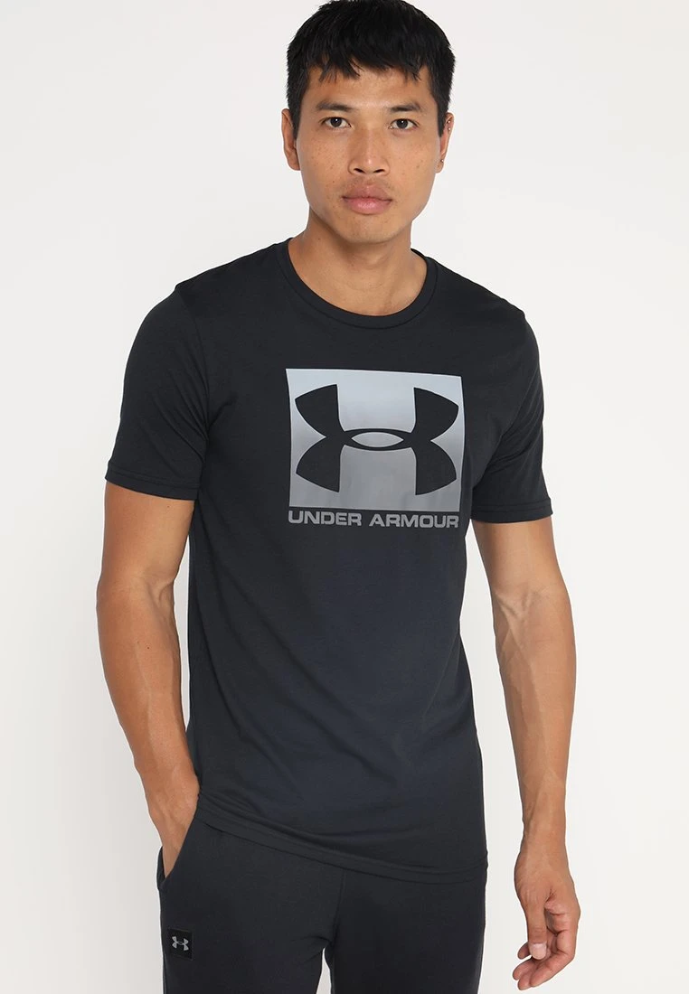 BOXED STYLE - T-shirt z nadrukiem - black/graphite Under Armour BOXED STYLE - T-shirt Z Nadrukiem - Black/graphite -Under Armour shop bfacb2fef5ae40a4ad57ddba871fea7b