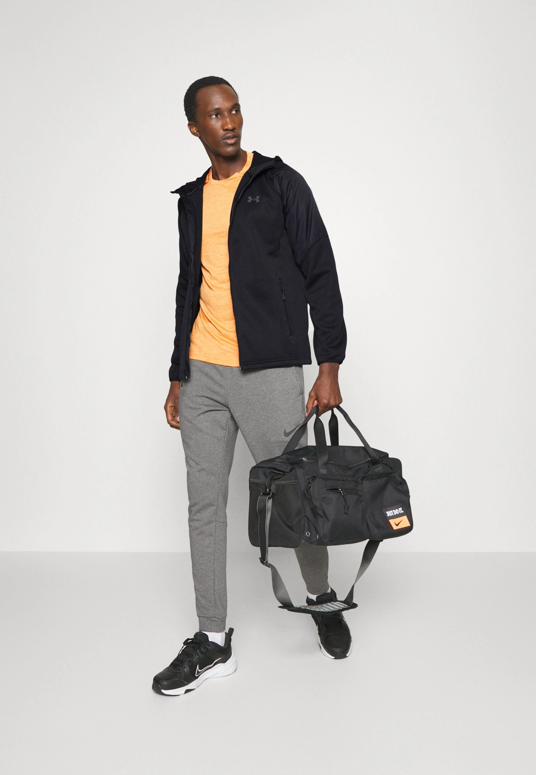 SWACKET - Kurtka sportowa - black/pitch gray Under Armour SWACKET - Kurtka Sportowa - Black/pitch Gray -Under Armour shop c095c1e10fa445258cc59c7c2151784d scaled