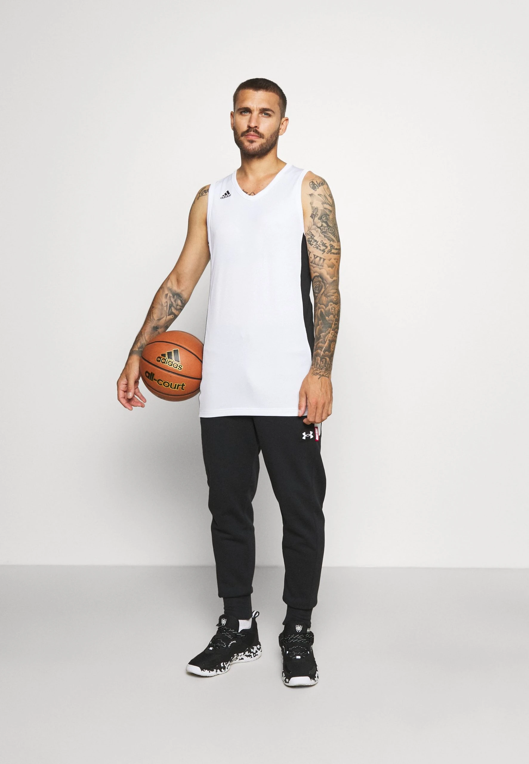 Under Armour BASELINE - Spodnie Treningowe - Black/grey 2 Under Armour BASELINE - Spodnie Treningowe - Black/grey - obrazek 2