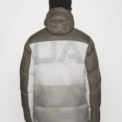 Under Armour BLOCKED - Kurtka Sportowa - Fresh Clay/pewter 2 Under Armour BLOCKED - Kurtka Sportowa - Fresh Clay/pewter -Under Armour shop c3518b7081b447ae94bc6574a88e577f scaled