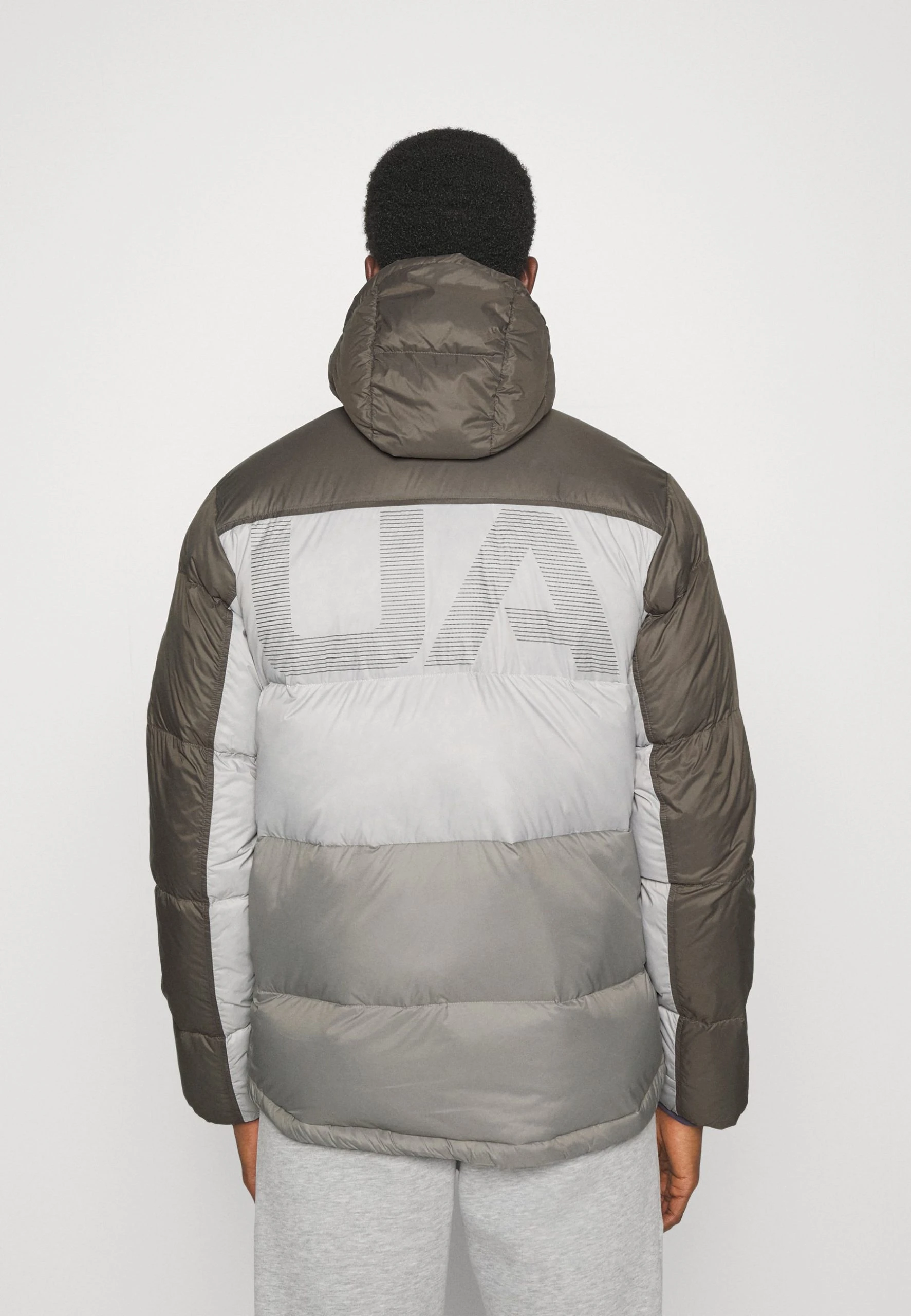 BLOCKED - Kurtka sportowa - fresh clay/pewter Under Armour BLOCKED - Kurtka Sportowa - Fresh Clay/pewter -Under Armour shop c3518b7081b447ae94bc6574a88e577f scaled