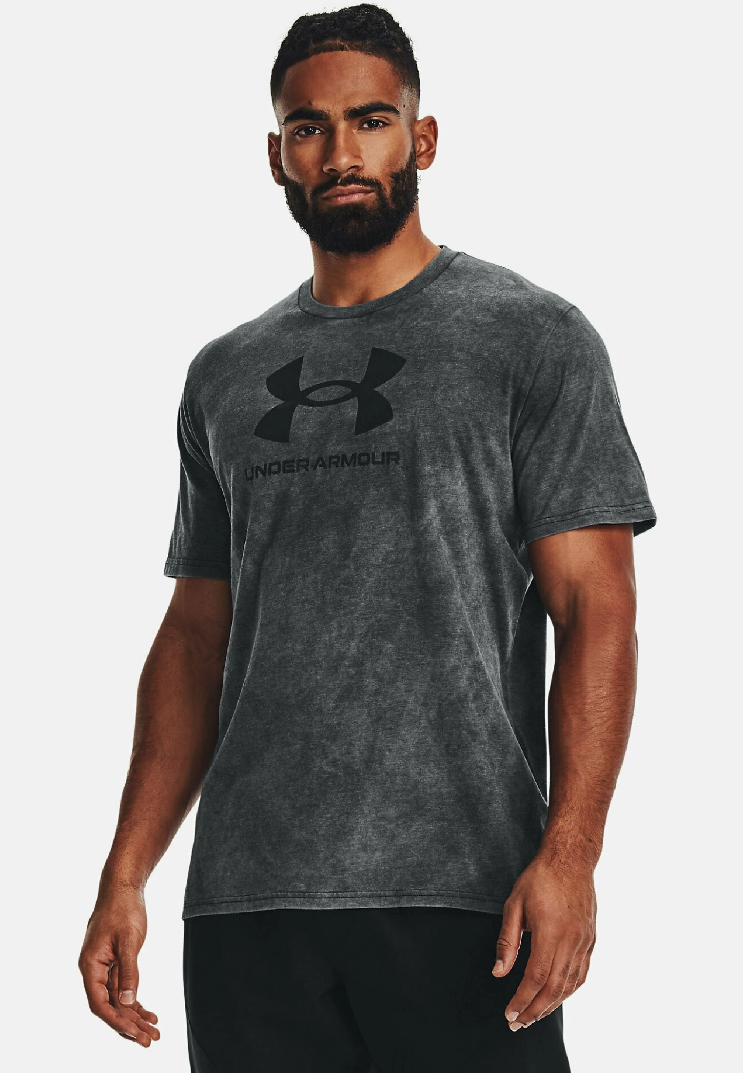 SHORT SLEEVE GRAPH UA WASH TONAL SPORTSTYLE SS - T-shirt z nadrukiem - black medium heather Under Armour SHORT SLEEVE GRAPH UA WASH TONAL SPORTSTYLE SS - T-shirt Z Nadrukiem - Black Medium Heather -Under Armour shop c4eb985cd732449fbb8de953895cdcdc