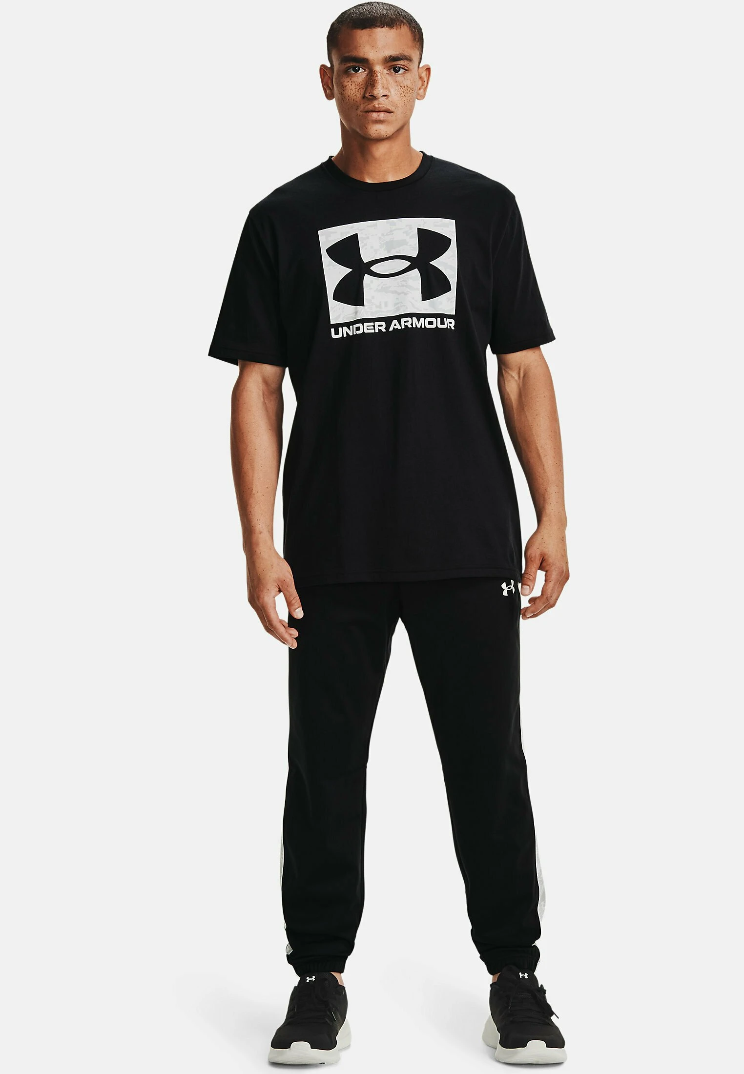 Under Armour ABC CAMO BOXED LOGO - T-shirt Z Nadrukiem - Black 2 Under Armour ABC CAMO BOXED LOGO - T-shirt Z Nadrukiem - Black - obrazek 2