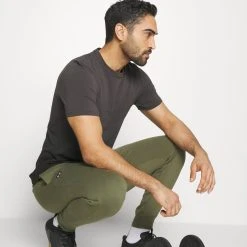 Under Armour RIVAL JOGGERS - Spodnie Treningowe - Marine Od Green/onyx White 8 Under Armour RIVAL JOGGERS - Spodnie Treningowe - Marine Od Green/onyx White -Under Armour shop c99ac9c206914e6c9edc23ba655092c8 scaled