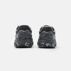 Under Armour HOVR SONIC 6 CAMO - Obuwie Do Biegania Treningowe - Black/gray Mist -Under Armour shop cf1e15752b7c4b749286926694d46c4d scaled