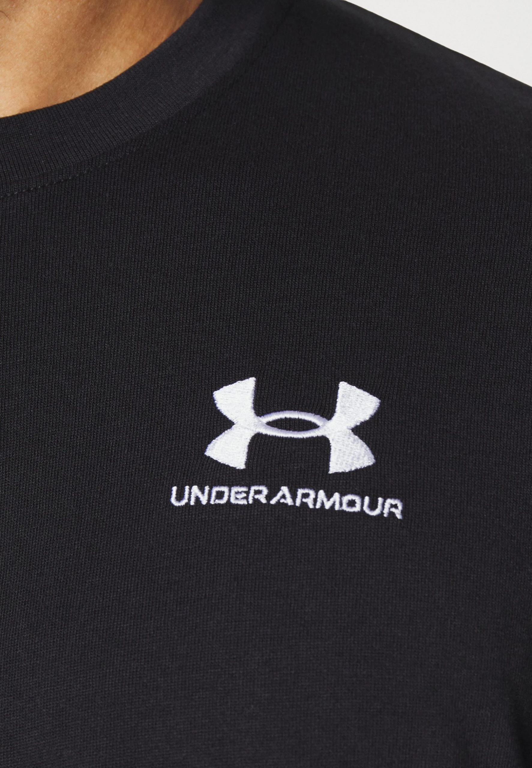 LOGO HEAVYWEIGHT - T-shirt basic - black/white Under Armour LOGO HEAVYWEIGHT - T-shirt Basic - Black/white -Under Armour shop cfd09f5e17464f5cb91bd011d2d20d2e scaled
