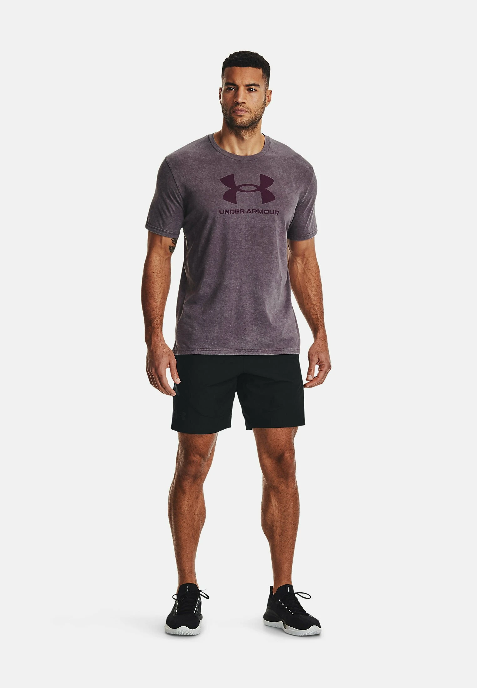 Under Armour SHORT SLEEVE GRAPH UA WASH TONAL SPORTSTYLE SS - T-shirt Z Nadrukiem - Purple Stone Medium Heather 2 Under Armour SHORT SLEEVE GRAPH UA WASH TONAL SPORTSTYLE SS - T-shirt Z Nadrukiem - Purple Stone Medium Heather - obrazek 2