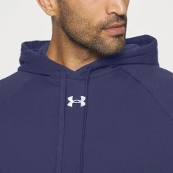 Under Armour RIVAL HOODIE - Bluza Z Kapturem - Midnight Navy/white -Under Armour shop d417033fce204d478b07df02b62e321a scaled