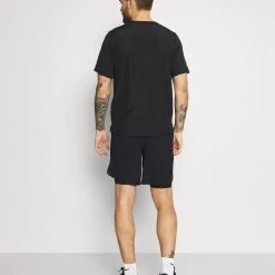 Under Armour LAUNCH - Krótkie Spodenki Sportowe - Black 2 Under Armour LAUNCH - Krótkie Spodenki Sportowe - Black -Under Armour shop d45b8f98e21a4ab5b6f485f35d609a2c scaled