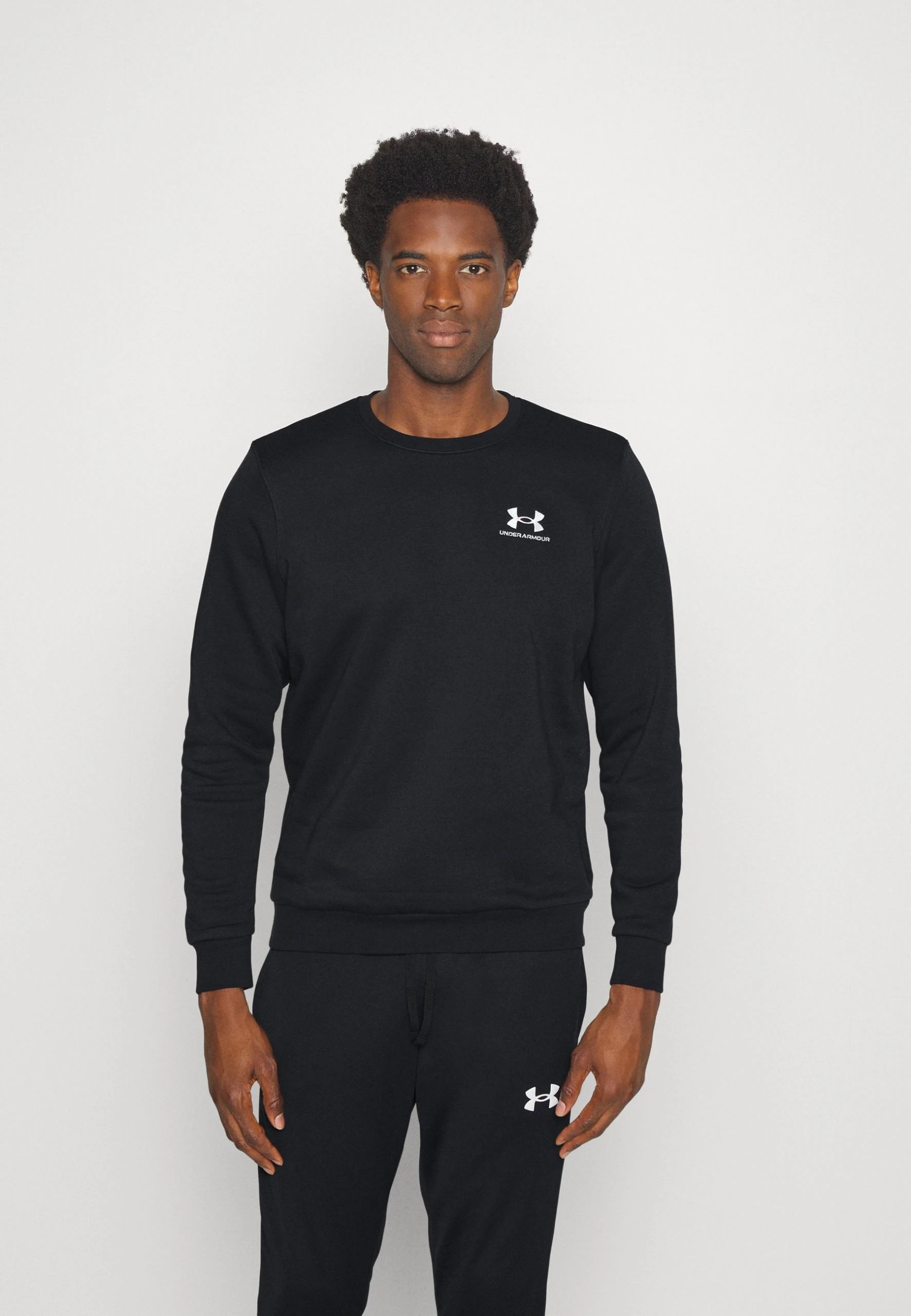 ESSENTIAL CREW - Bluza - black/white Under Armour ESSENTIAL CREW - Bluza - Black/white -Under Armour shop d4d3c2b6e531440ea867a31a48f66f8a scaled