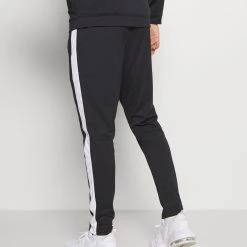 Under Armour Dres - Black -Under Armour shop d81851af65ff462fa92a497f065cacd2 scaled