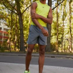 Under Armour LAUNCH - Krótkie Spodenki Sportowe - Grey