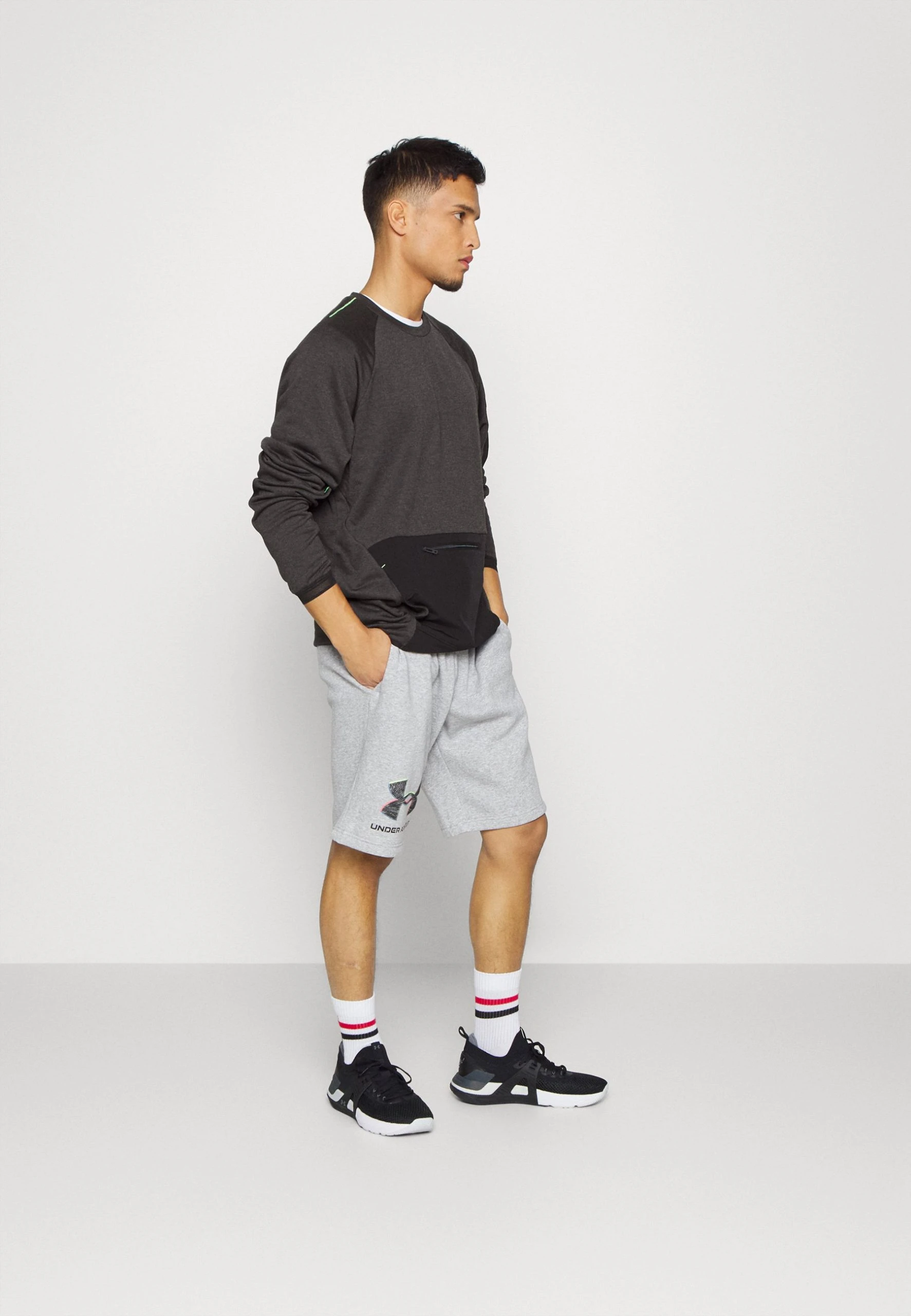 TERRAIN TERRY CREW - Bluza - black Under Armour TERRAIN TERRY CREW - Bluza - Black -Under Armour shop d923e9c71a404d919f76464bf441698e scaled