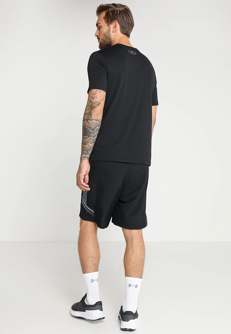 SPORTSTYLE LC SS - T-shirt basic - black /black Under Armour SPORTSTYLE LC SS - T-shirt Basic - Black /black -Under Armour shop dc0f61e49d144e5e81d9496615b184bd