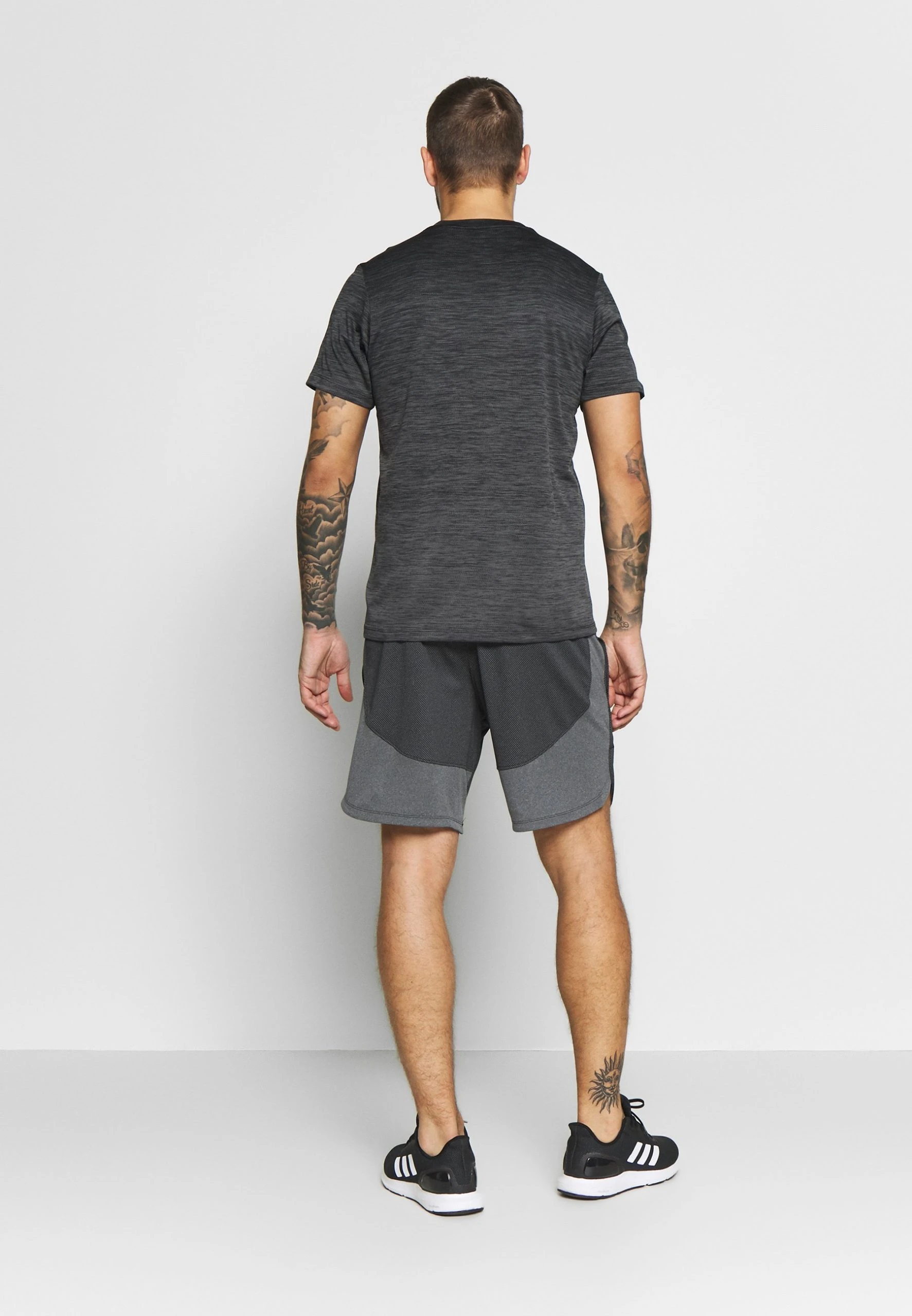 TRAINING SHORTS - Krótkie spodenki sportowe - black/mod gray Under Armour TRAINING SHORTS - Krótkie Spodenki Sportowe - Black/mod Gray -Under Armour shop de63f2ec86e540168edae43a52ee92ce scaled