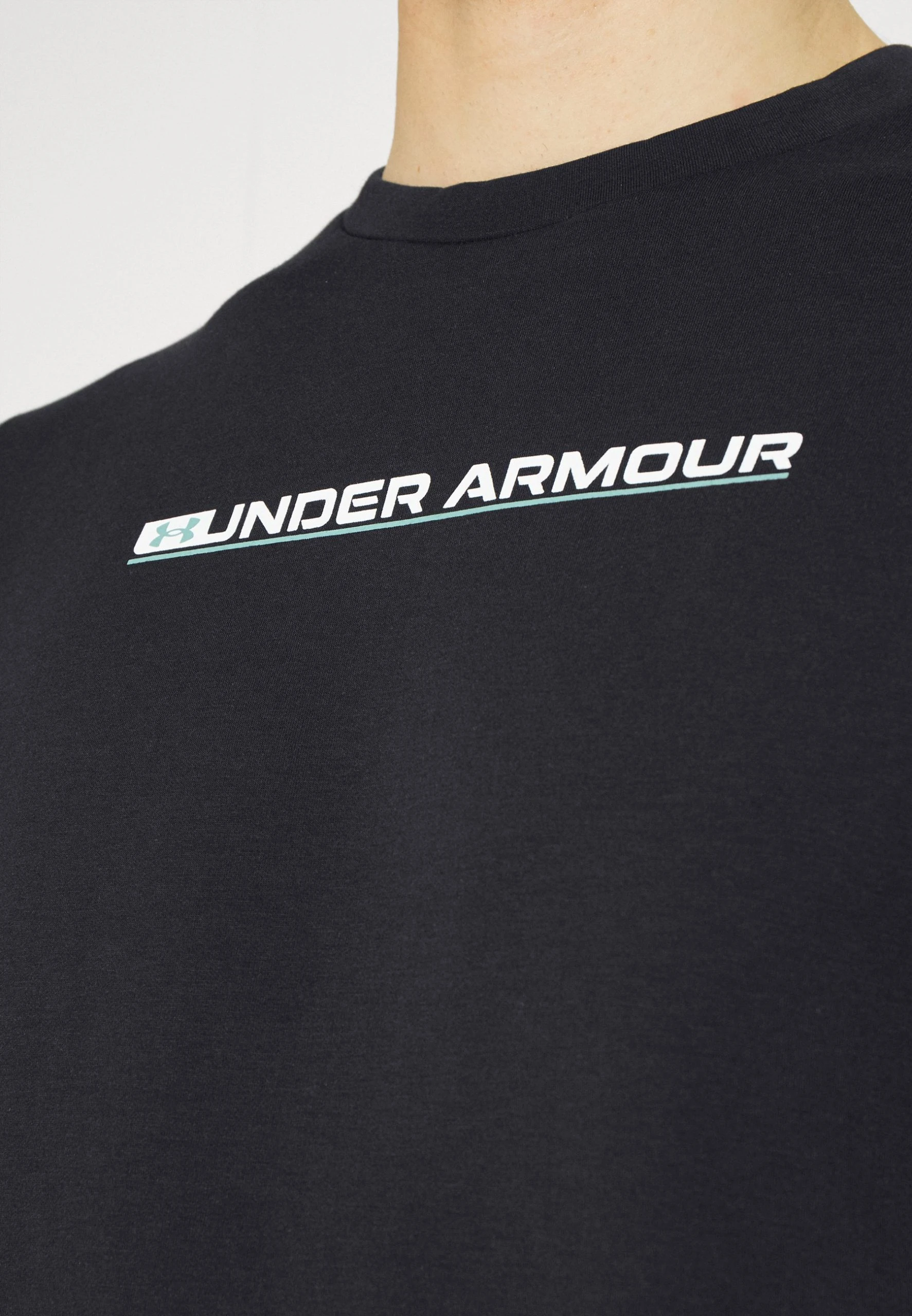 SUMMIT CREW - Bluza - black/white Under Armour SUMMIT CREW - Bluza - Black/white -Under Armour shop eb040b1b5c824dacb1eae5dbd399ce22 scaled