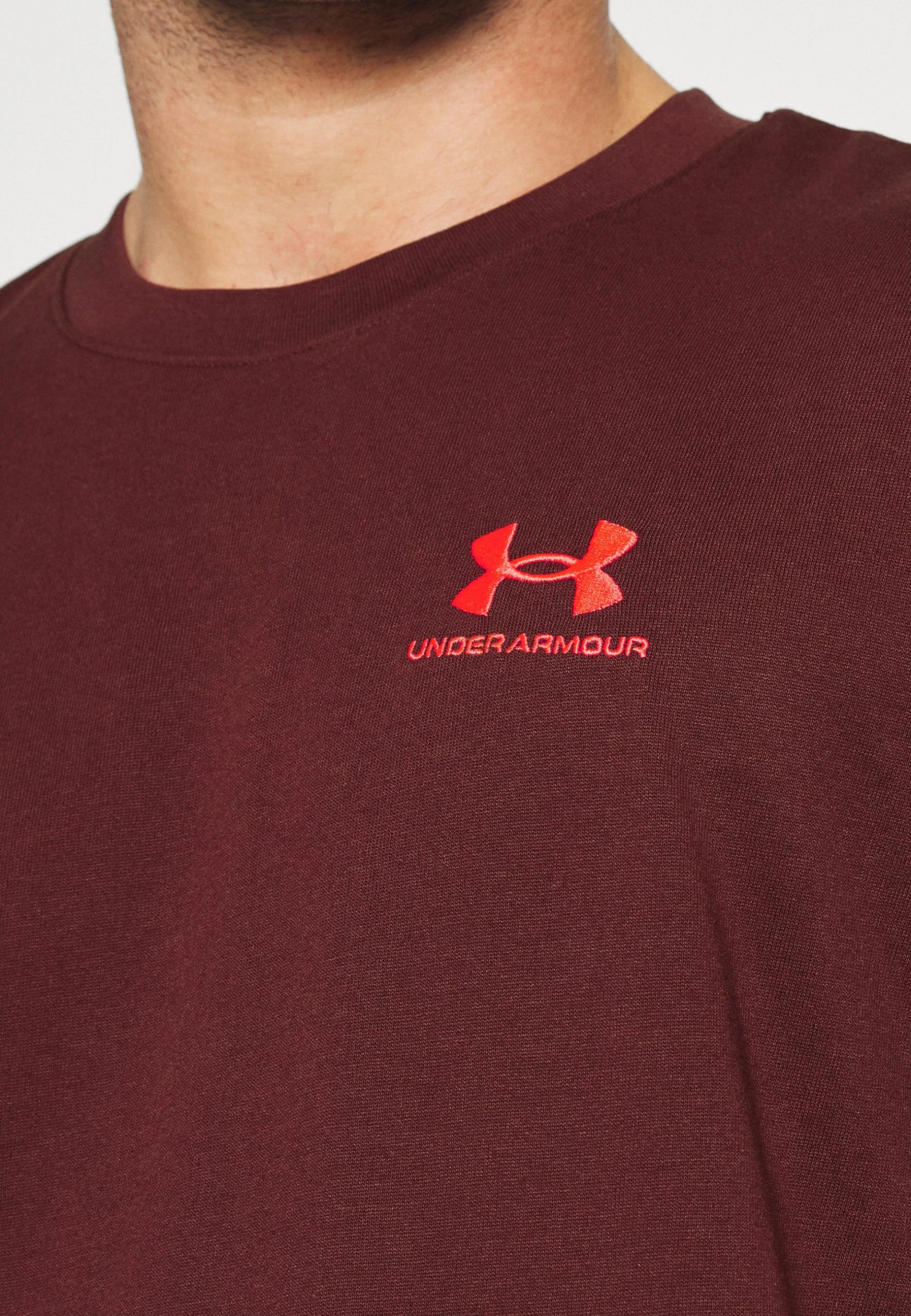 LOGO HEAVYWEIGHT - T-shirt basic - chestnut red/radio red Under Armour LOGO HEAVYWEIGHT - T-shirt Basic - Chestnut Red/radio Red -Under Armour shop eb07ffb02dab47e2847d1c4baa5c1223 scaled