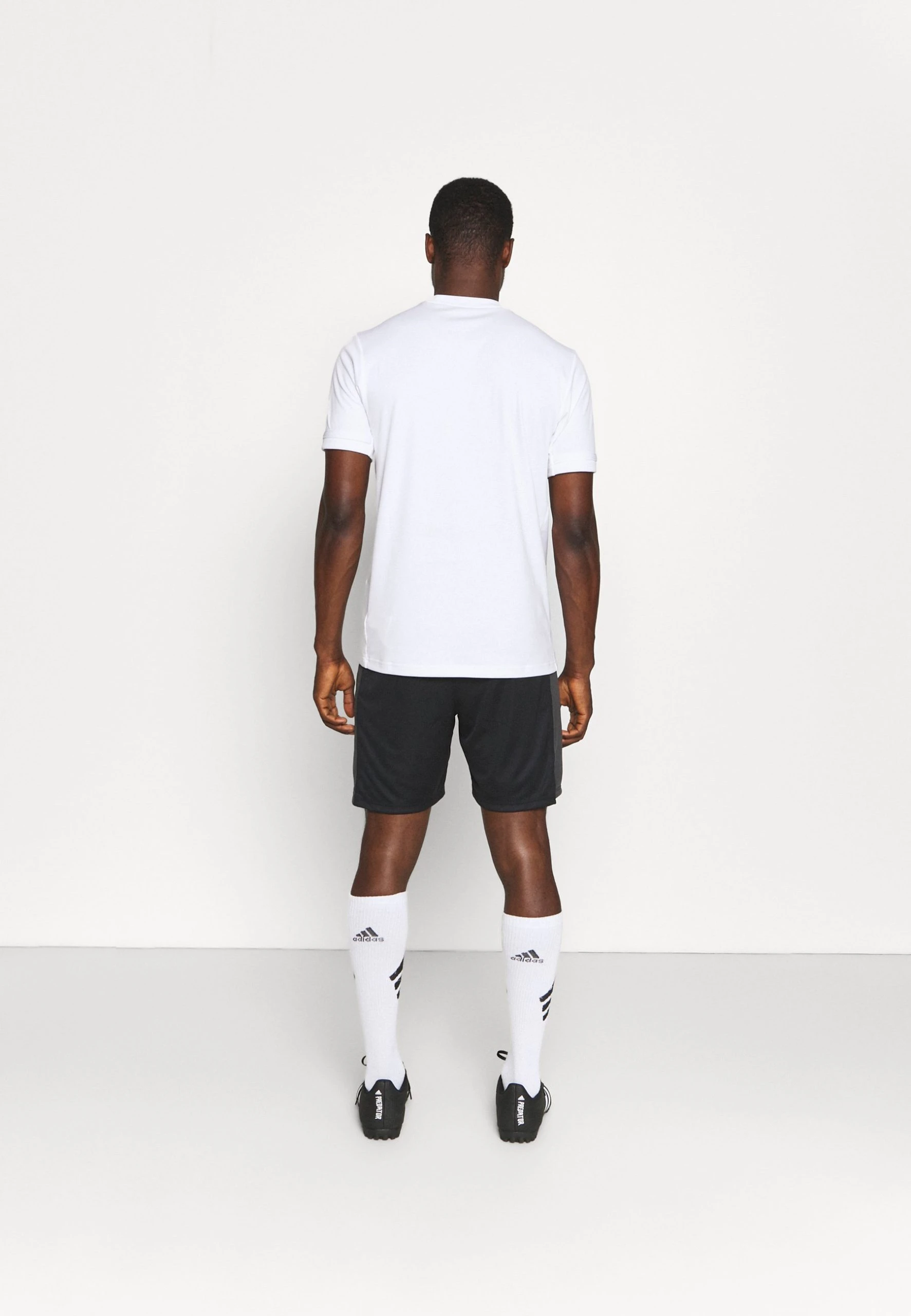 Under Armour CHALLENGER - Krótkie Spodenki Sportowe - Black/white 3 Under Armour CHALLENGER - Krótkie Spodenki Sportowe - Black/white - obrazek 3