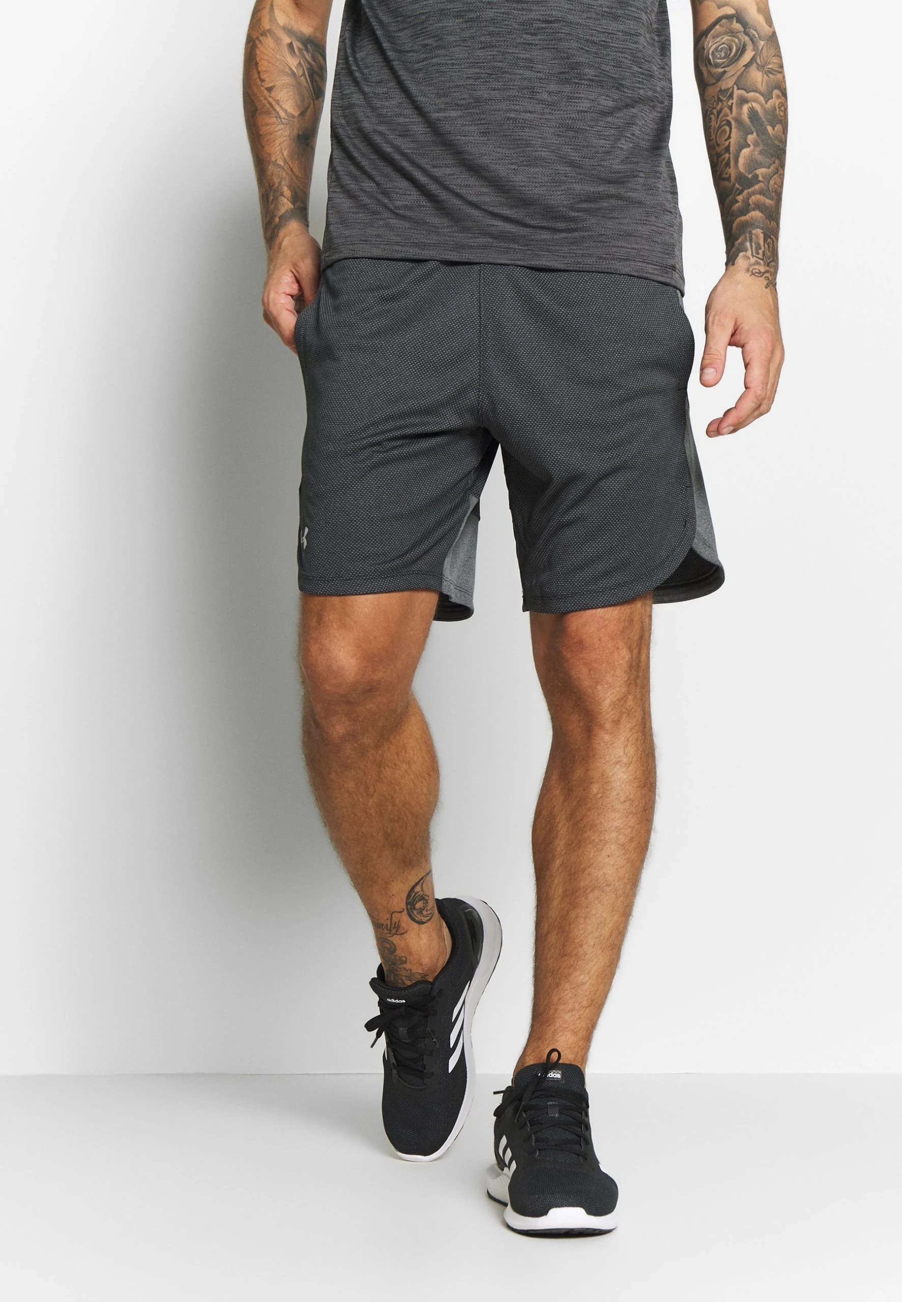 TRAINING SHORTS - Krótkie spodenki sportowe - black/mod gray Under Armour TRAINING SHORTS - Krótkie Spodenki Sportowe - Black/mod Gray -Under Armour shop ee06ba72c81e486996b41e39179a6cc1 scaled