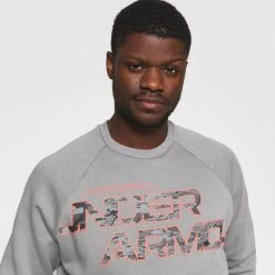 Under Armour RIVAL CAMO SCRIPT - Bluza - Grey -Under Armour shop f2d35661afc14bbdb50b6559fa60c737 scaled
