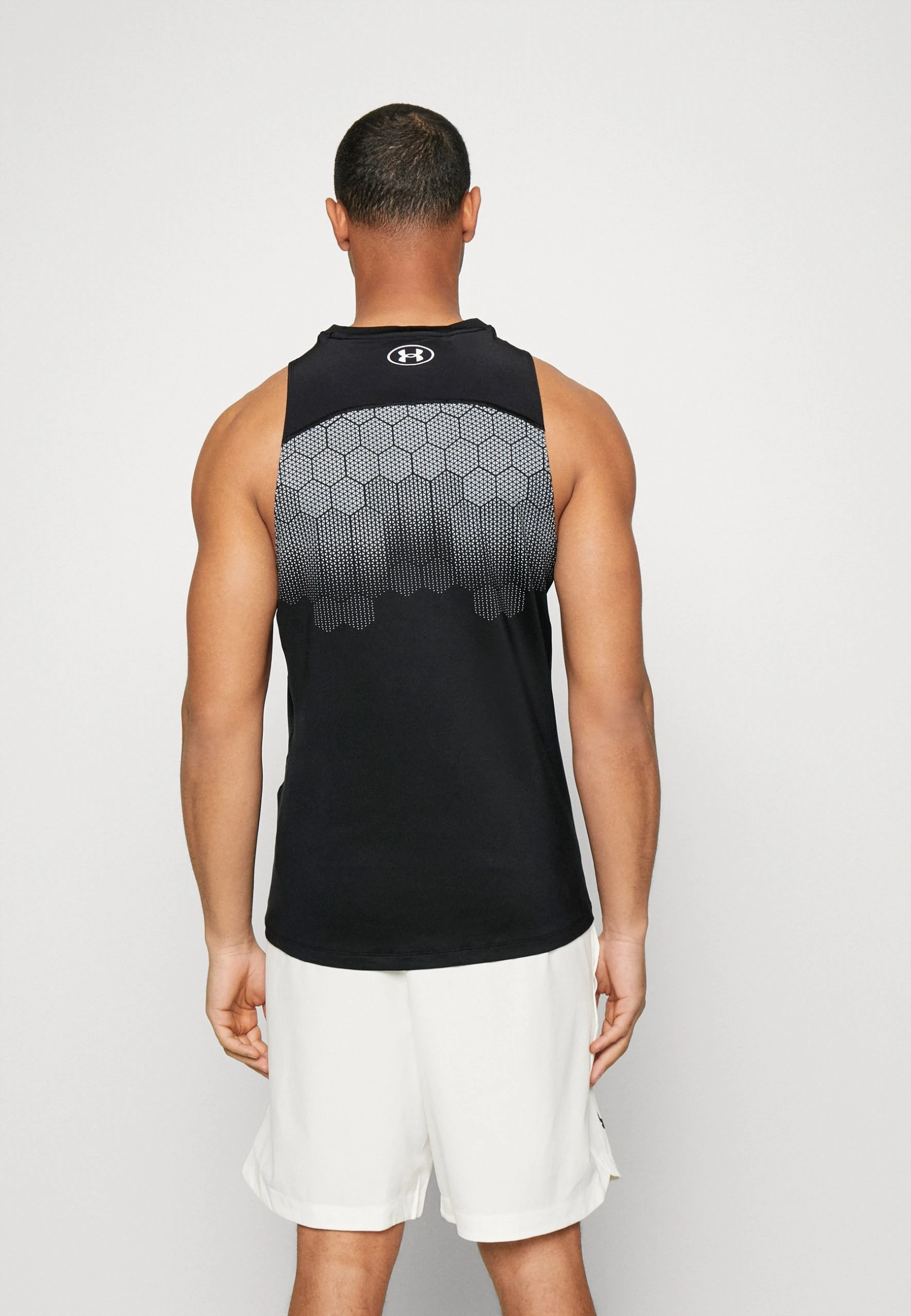 Top - black/white Under Armour Top - Black/white -Under Armour shop f4669cc54a604c5684b29c4ae5b0987a scaled