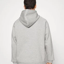 Under Armour RIVAL GRAPHIC HOODIE - Bluza - Gray Light Heather/black -Under Armour shop f6ff1485a3ee43ca8e387d9593d9a263 scaled