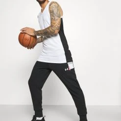 Under Armour BASELINE - Spodnie Treningowe - Black/grey 8 Under Armour BASELINE - Spodnie Treningowe - Black/grey -Under Armour shop fb134d48ad52425ab6f6e34613cc1fc1 scaled